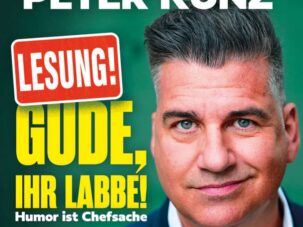 Grafik Fuer VVK Ein Mann mit kurzen grauen Haaren steht vor einem grünen Hintergrund, auf dem der Text zu lesen ist: „PETER KUNZ. LESUNG! GUDE, IHR LABBE! Humor ist Chefsache.“.