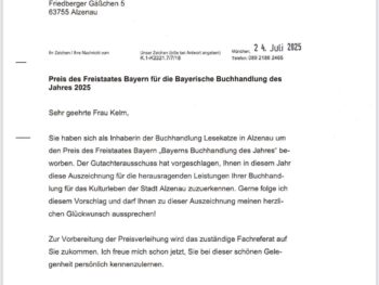 Mit einem offiziellen Schreiben des Bayerischen Staatsministeriums für Wissenschaft und Kunst wird Frau Kelm über die Nominierung ihrer Buchhandlung für den Bayerischen Buchhandlungspreis 2025 informiert.